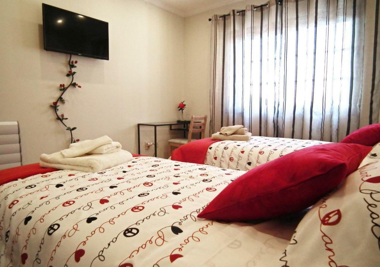 Areias Do Douro Guesthouse กองโดมาร์ ภายนอก รูปภาพ